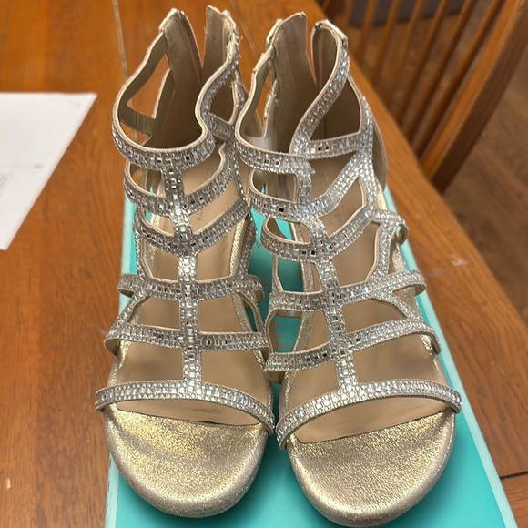 Copper Key Gold Dress‎ Shoes with Strappy Design and Medium Heel - Picture 2 of 7